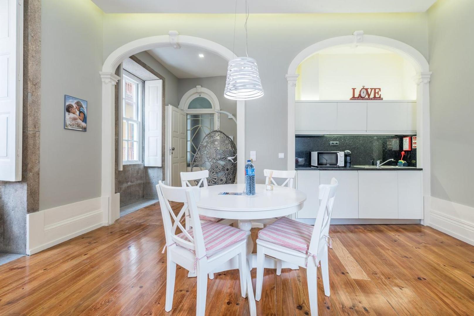 Appartamento Guestready - Chic Retreat In The Heart Of Oporto Esterno foto