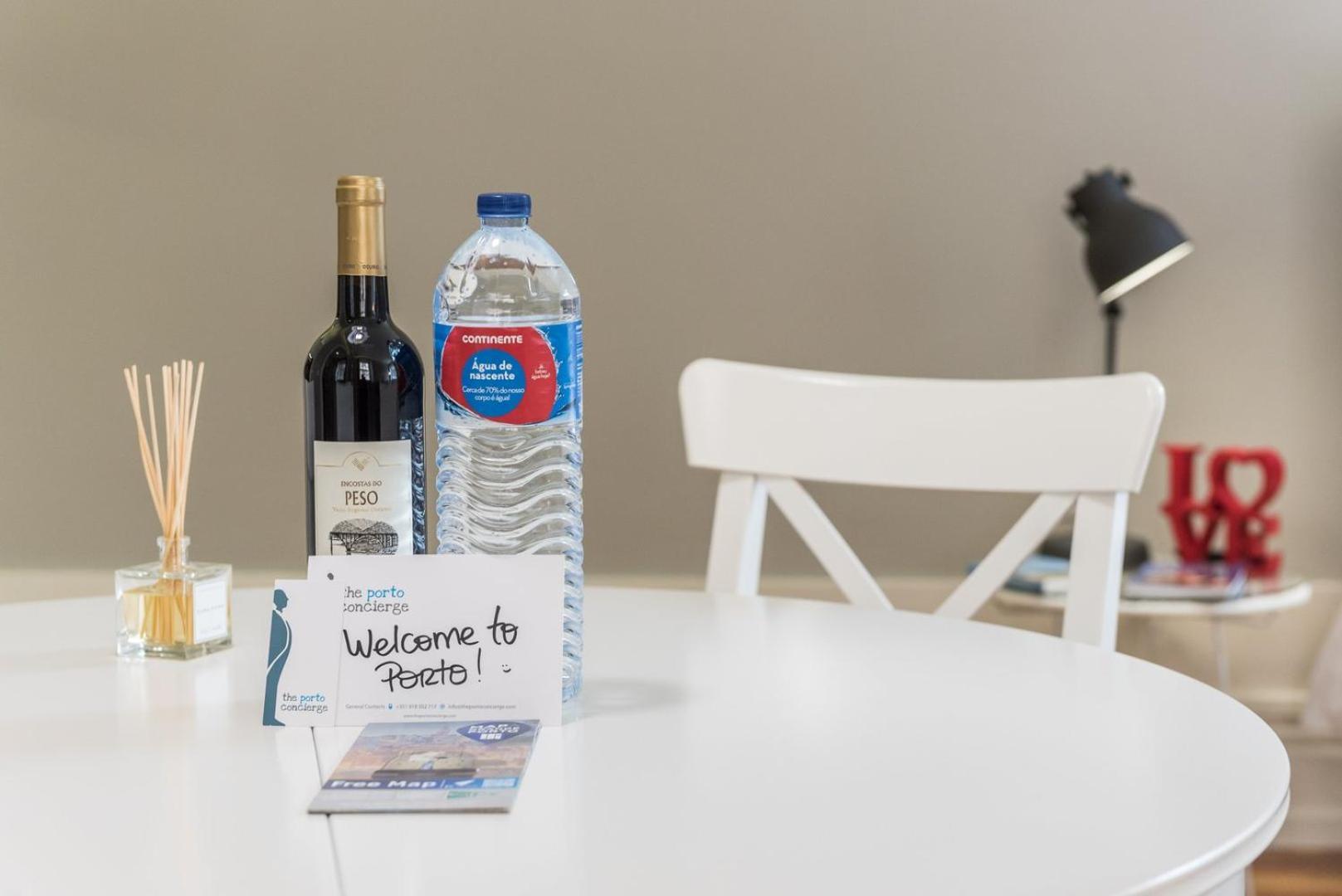 Appartamento Guestready - Chic Retreat In The Heart Of Oporto Esterno foto