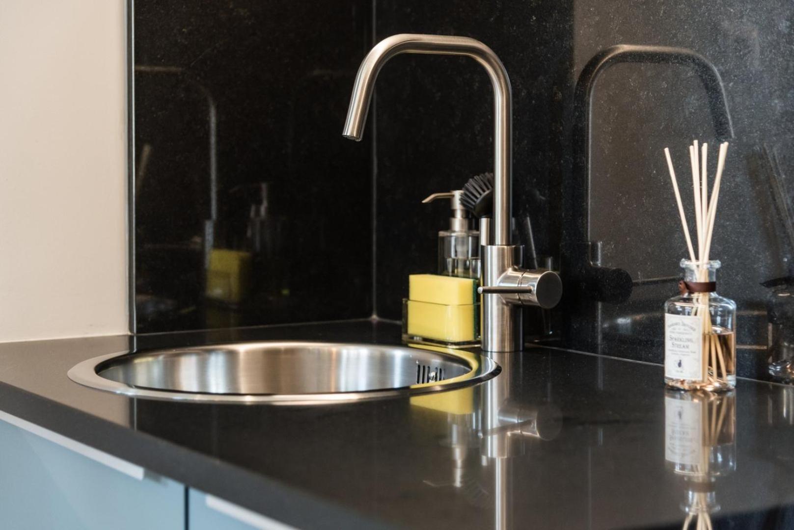 Appartamento Guestready - Chic Retreat In The Heart Of Oporto Esterno foto
