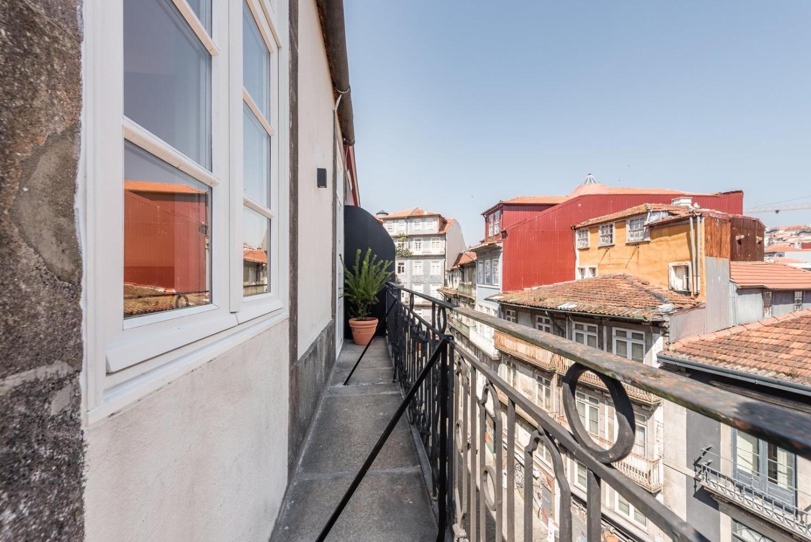 Appartamento Guestready - Chic Retreat In The Heart Of Oporto Esterno foto